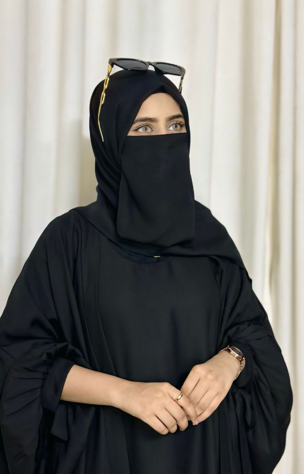 4 Pieces Tie Abaya